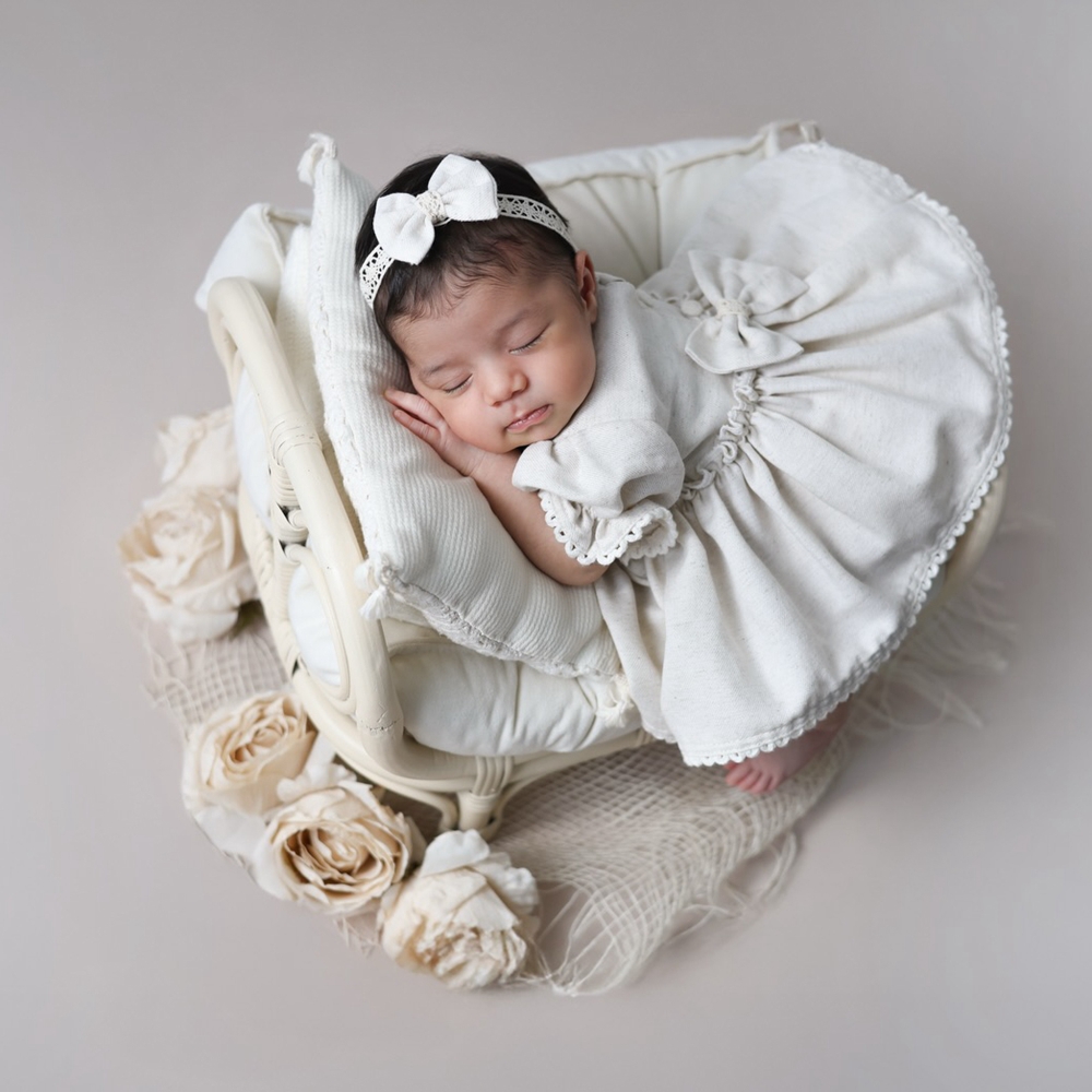 Baby Nursery Set - อุปกรณ์ประกอบฉากถ่ายภาพทารกแรกเกิด เสื้อผ้าเด็กผู้หญิง ชุดรอมเปอร์ผูกโบว์ด้านหลัง ชุดแฟนซีเด็กทารก ชุดถ่ายภาพเด็กแรกเกิด