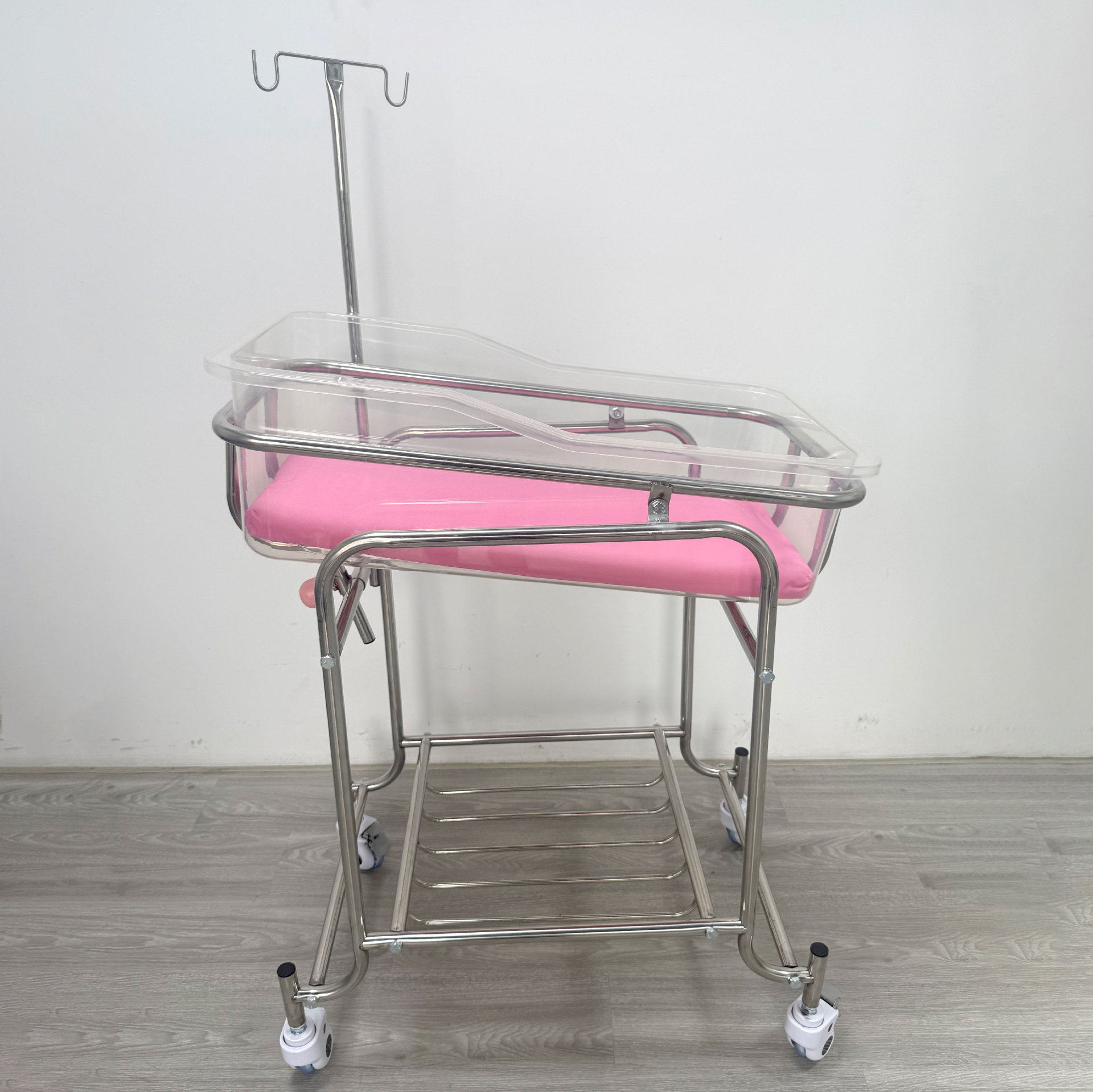 Baby Nursery Cart - รถเข็นเด็กอ่อนสแตนเลส ปรับระดับความเอียงได้ ป้องกันการสำลักนม สำหรับเด็กแรกเกิด ใช้ในโรงพยาบาลและสถานรับเลี้ยงเด็ก